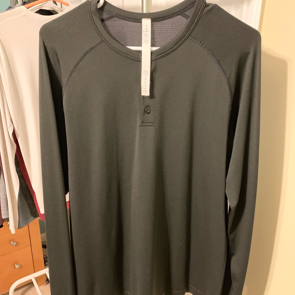 Metal Vent tech medium henley black